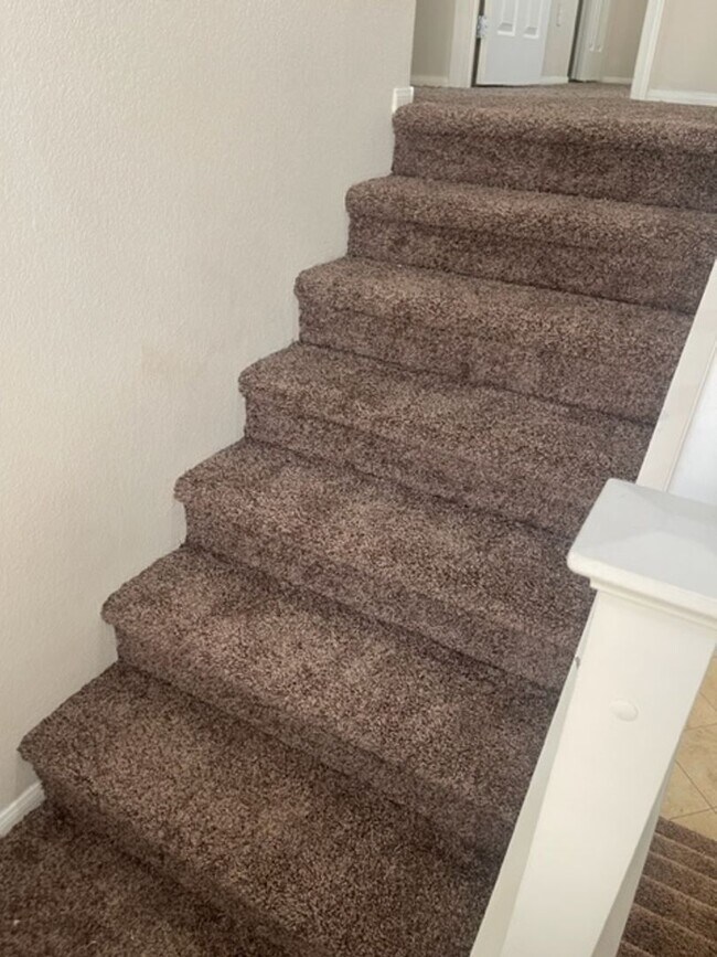 Building Photo - Great 4 Bedroom in the SW!!