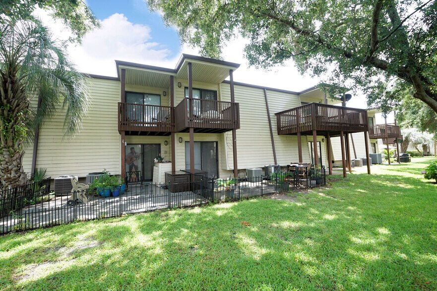 Building Photo - 308 Miracle Strip Pky SW