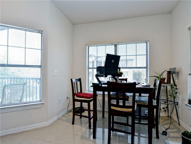 Building Photo - 2320 Gracy Farms Ln