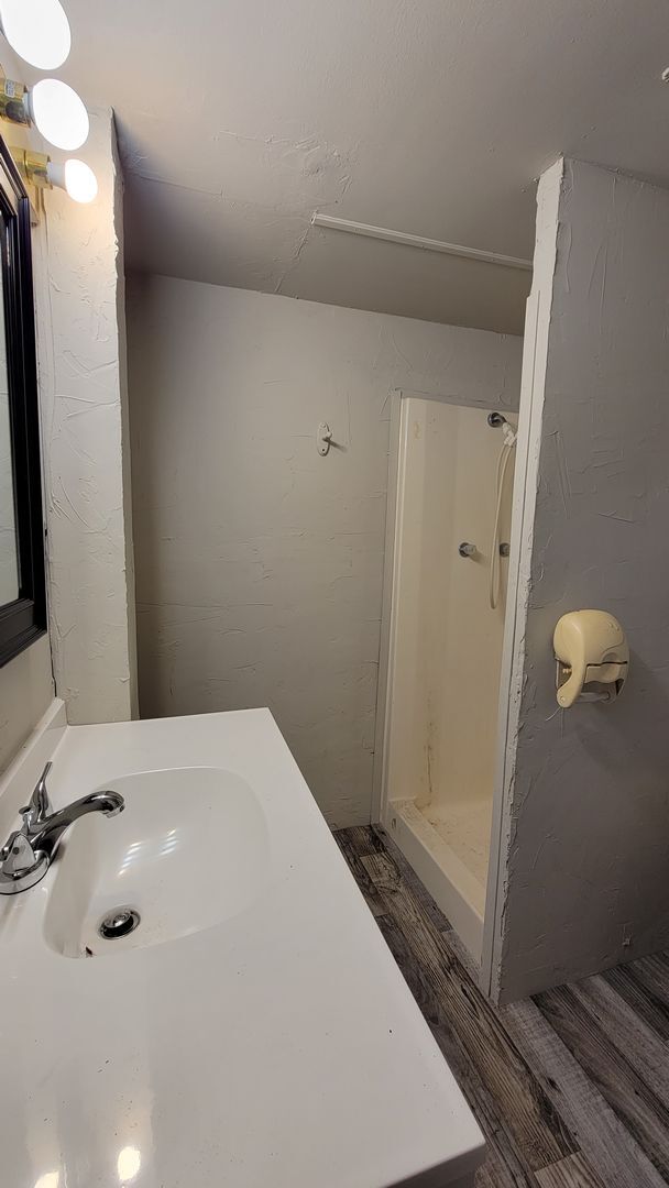 Building Photo - 2 Bed | 1 1/2 Bath | Fenced & Gated 1/4 Acre of land