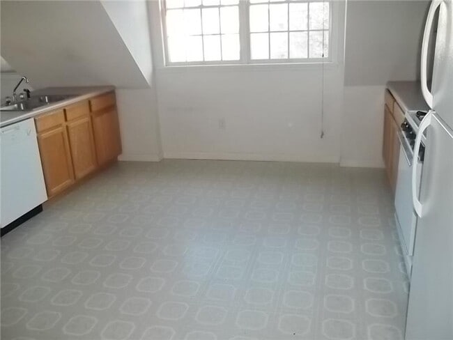 Building Photo - 1 Idlewild