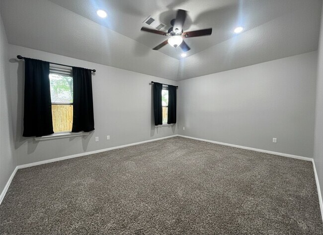 Building Photo - 25314 Laurel Green St
