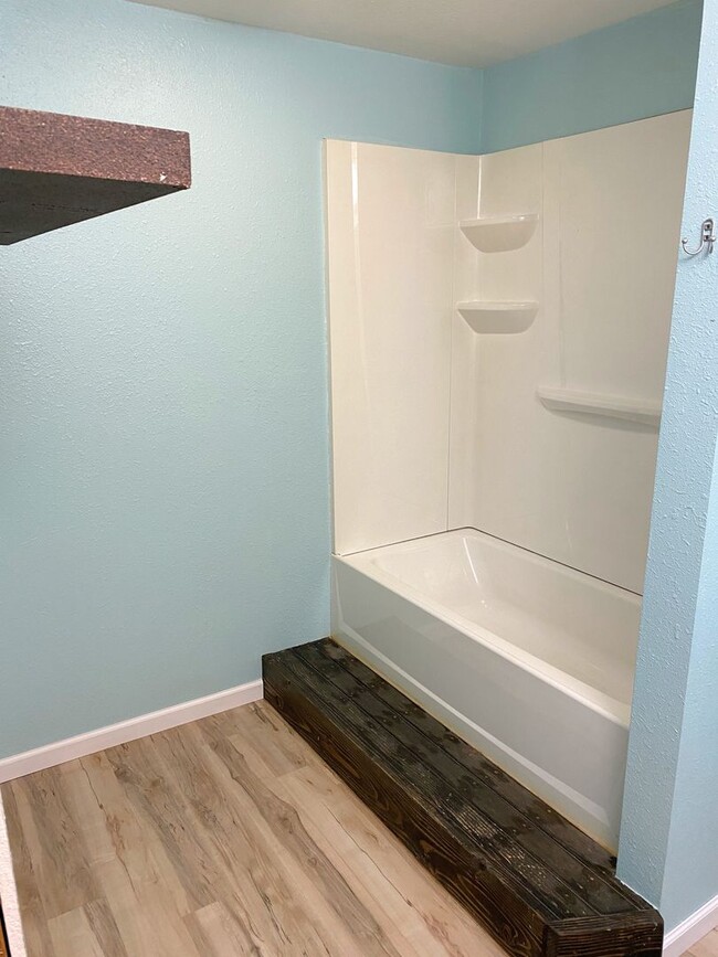 Building Photo - 2 bed, 2 bath home