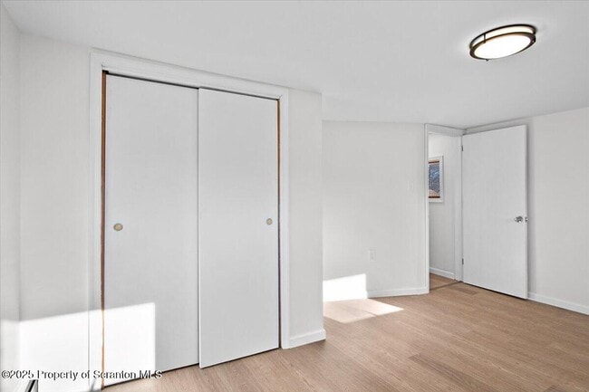 Building Photo - 134 Lampman St