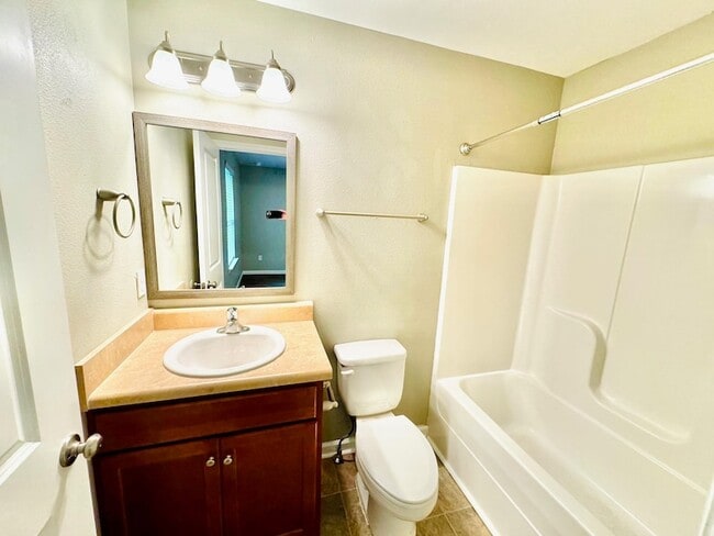 Building Photo - 2225 Cedarbrook Ct