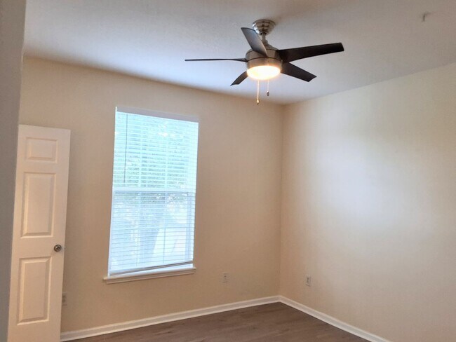Building Photo - Beautiful WATER VIEW 3 bedroom, 2 bathroom...