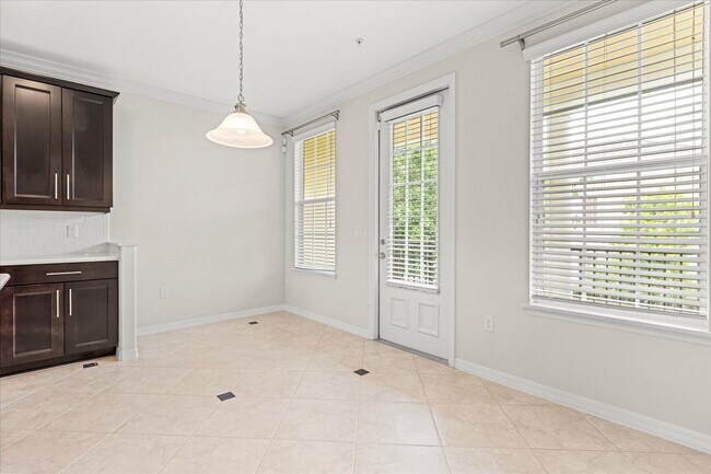 Building Photo - 2046 Prospect Ave