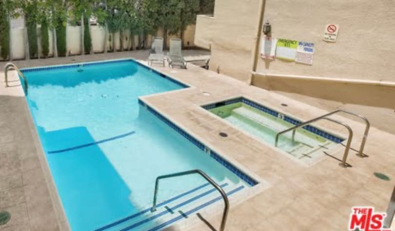 Building Photo - 423 N Palm Dr