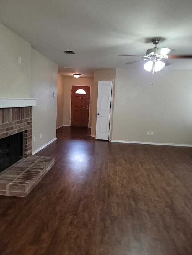 Building Photo - 3/2/2 coming soon in Burleson