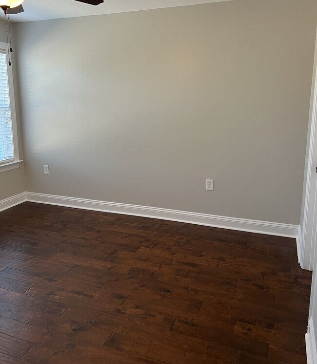 Building Photo - Market Common - The Sail House