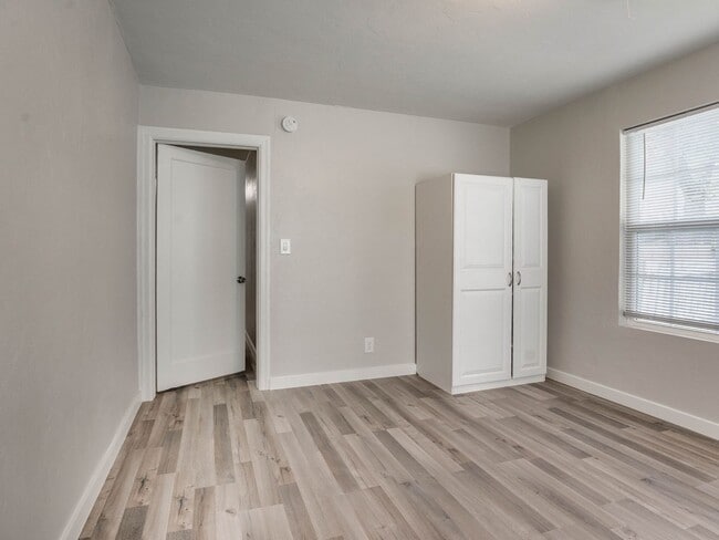 Building Photo - 3 bed, 2 bath home in Shawnee!