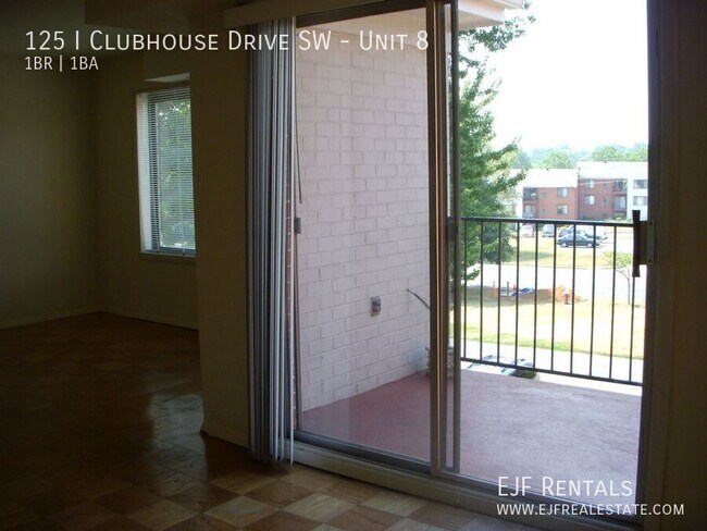 Building Photo - 125 Clubhouse Dr SW