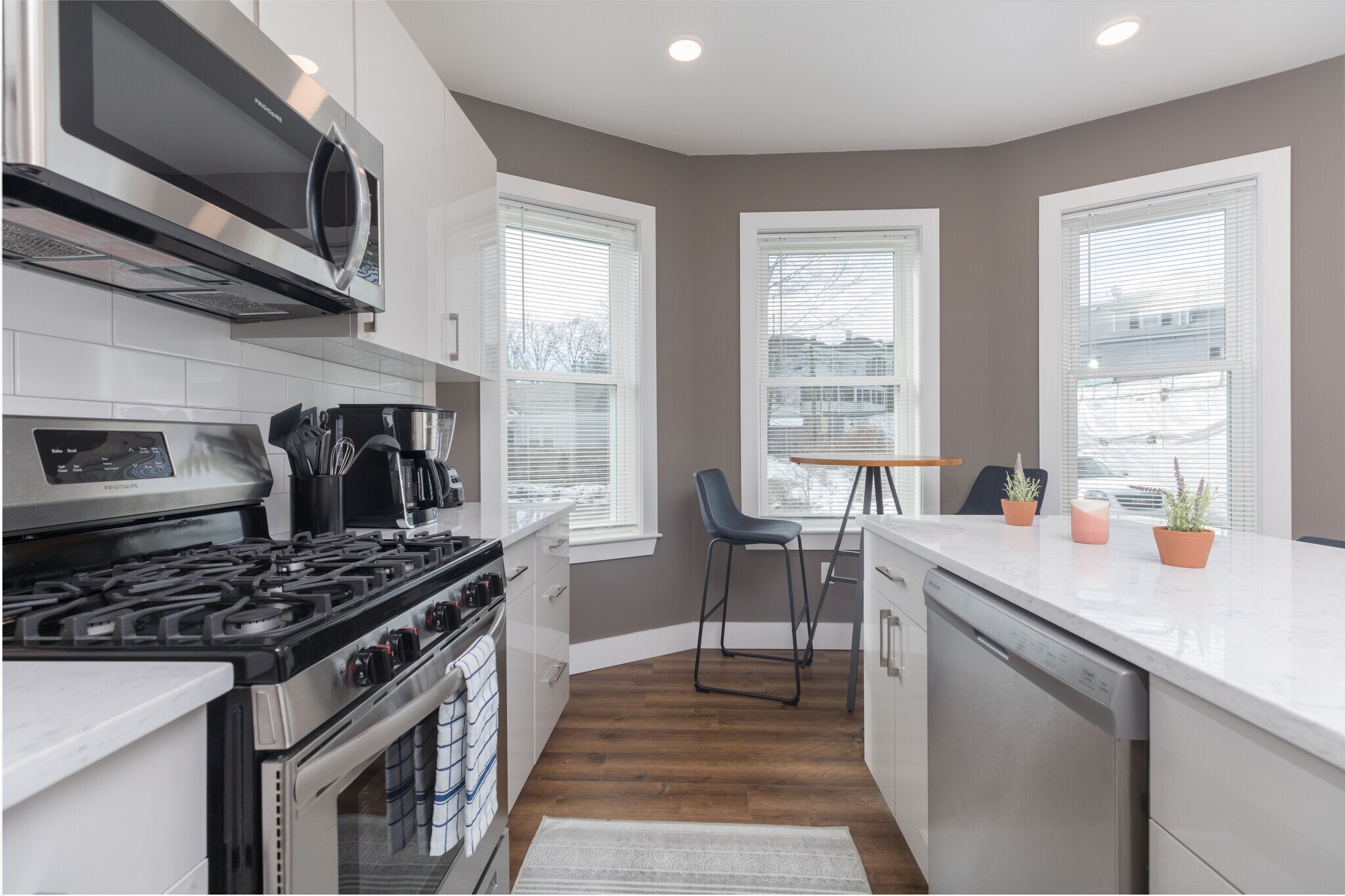 Building Photo - 843 Columbia Rd