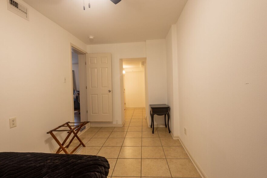 Building Photo - 3026 Napoleon Ave
