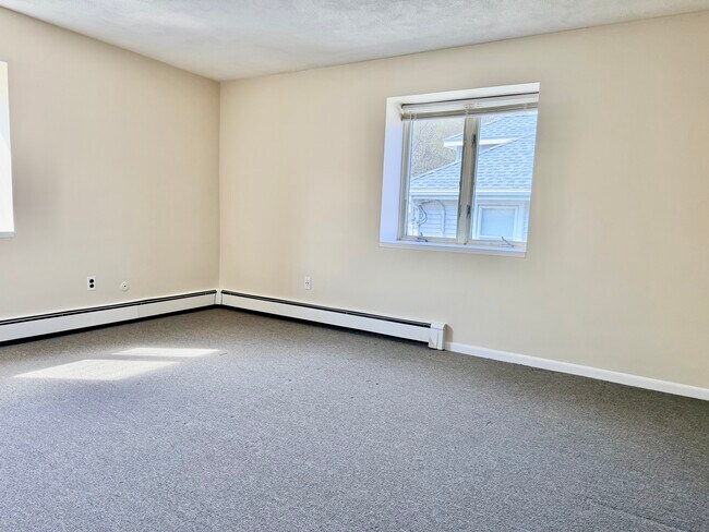 Building Photo - 21 Greenwood St