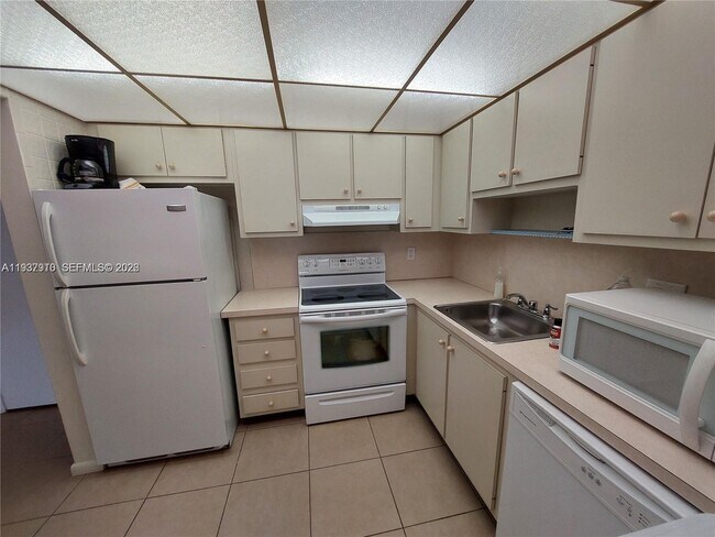 Building Photo - 253 S Cypress Rd