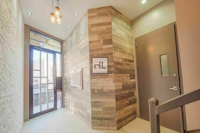 Building Photo - 146 EVERGREEN AVENUE 3B