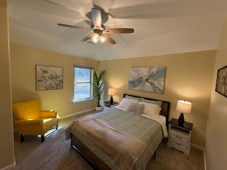 Building Photo - 8710 Palermo Dr