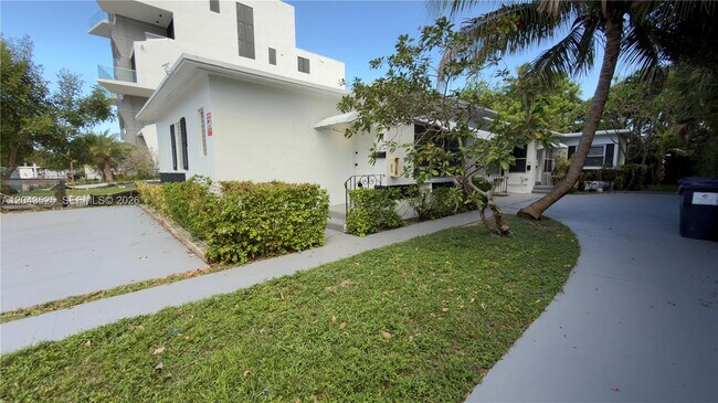 Building Photo - 808 84th St