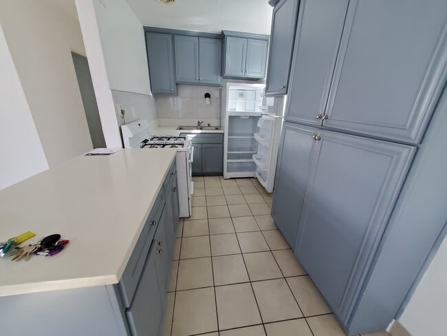 Building Photo - 2309 Grand Ave