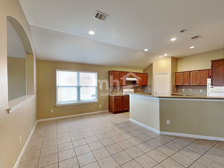 Building Photo - 18505 Sandy Bottom Dr