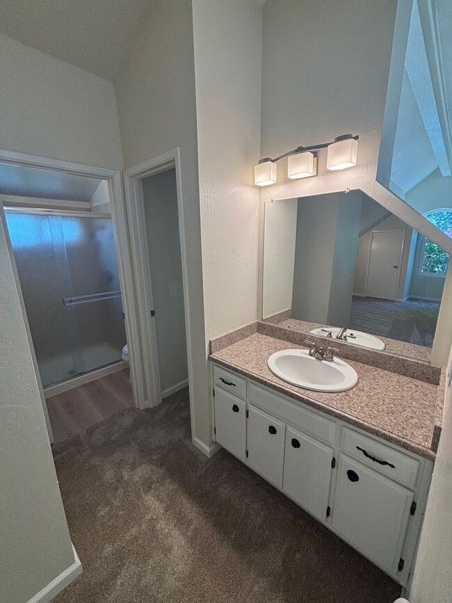 Building Photo - Updated 3 bedroom 2 bathroom Bennett Valle...