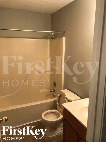 Building Photo - 10850 Snowdrop Way