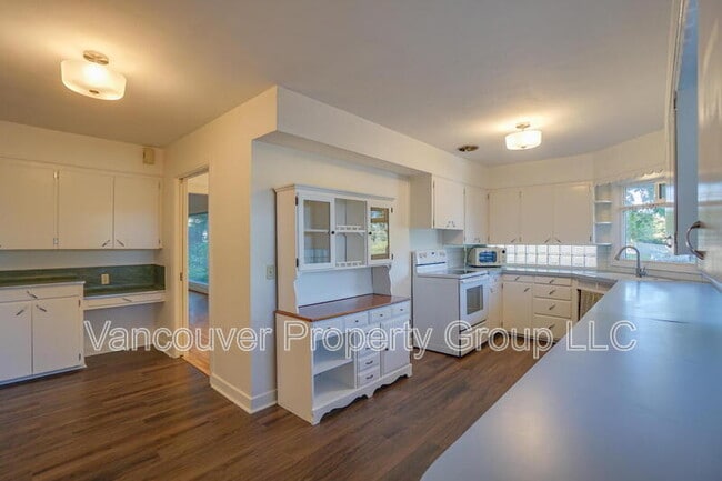 Building Photo - 8709 NE 63rd St