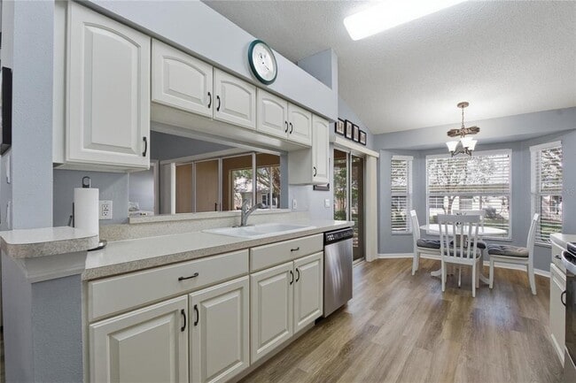 Building Photo - 1221 Wolford Dr