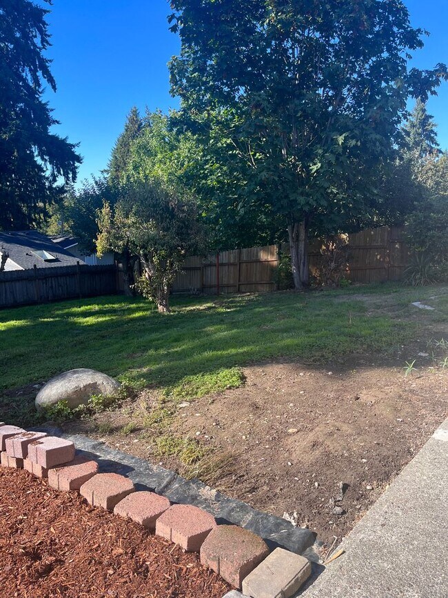 Building Photo - 5622 35th Ave E