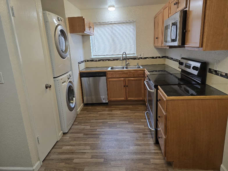 Building Photo - 409 E 34th St