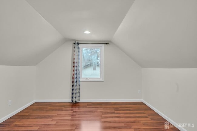 Building Photo - 58 Rose St