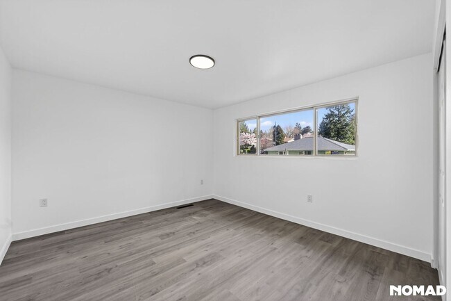 Building Photo - 6552 38th Ave NE