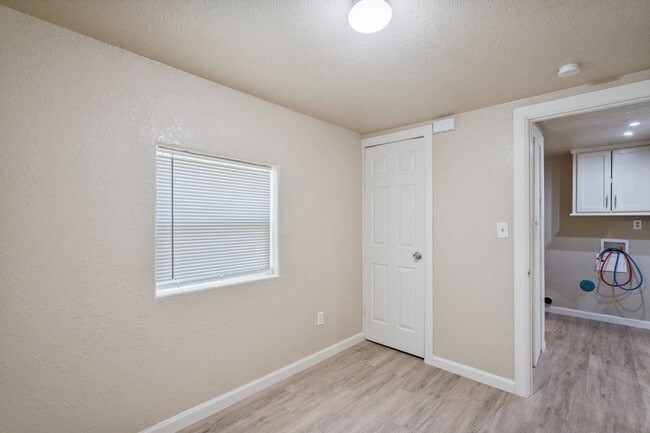 Building Photo - 1000 Qualia Dr