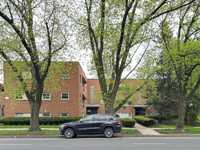 Building Photo - 6273 N Cicero Ave