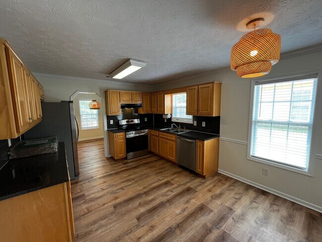 Building Photo - New On the Market!