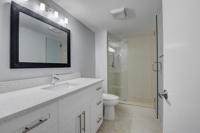 Building Photo - 14747 Cumberland Dr