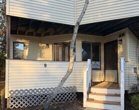 Building Photo - 1 Bedroom, 1 bathroom first floor apartmen...