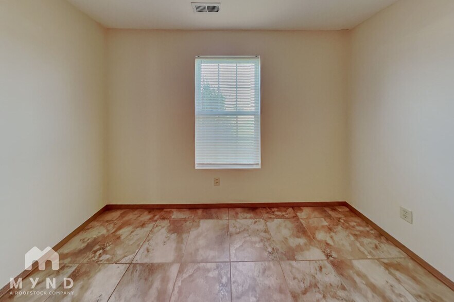 Building Photo - 1120 S Clifton Ave