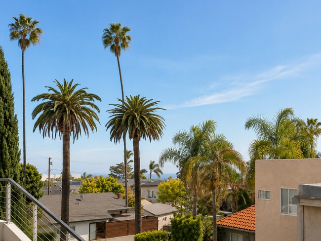 Building Photo - Contemporary Luxury Living in the Heart of La Jolla Village
