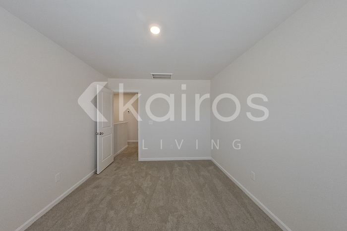 Building Photo - 2119 Banyon Cir