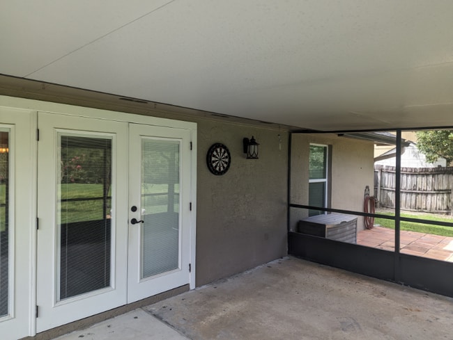 Building Photo - 1043 Weaver Dr
