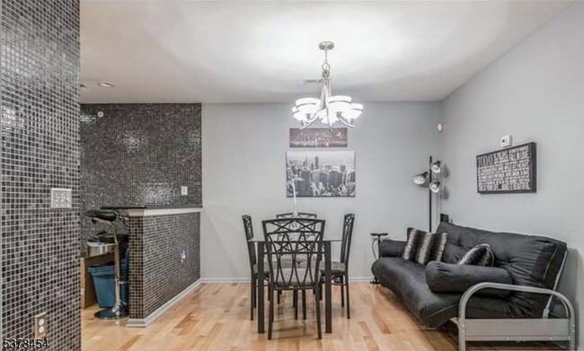 Building Photo - 115 Chariot Ct