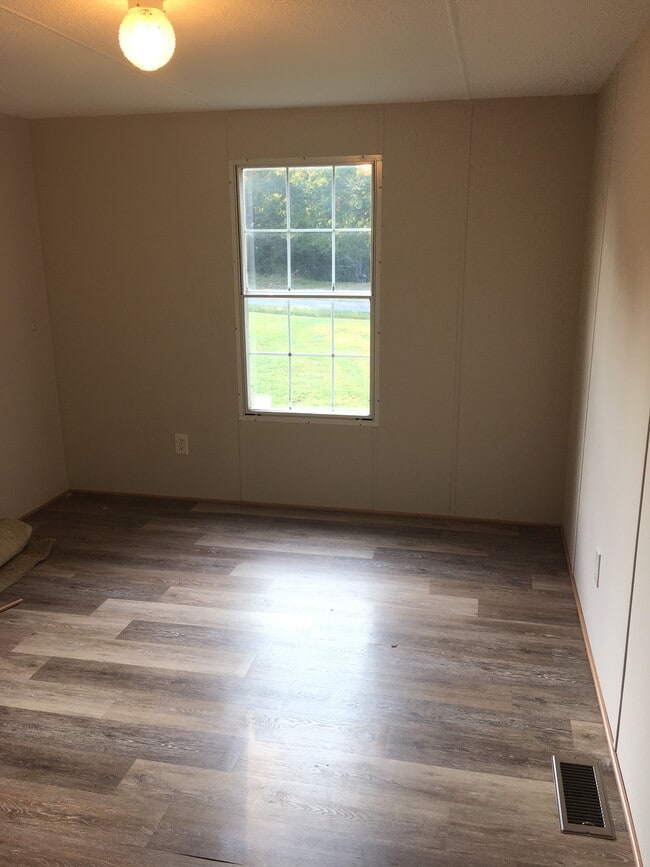 Building Photo - 476 Sharp St