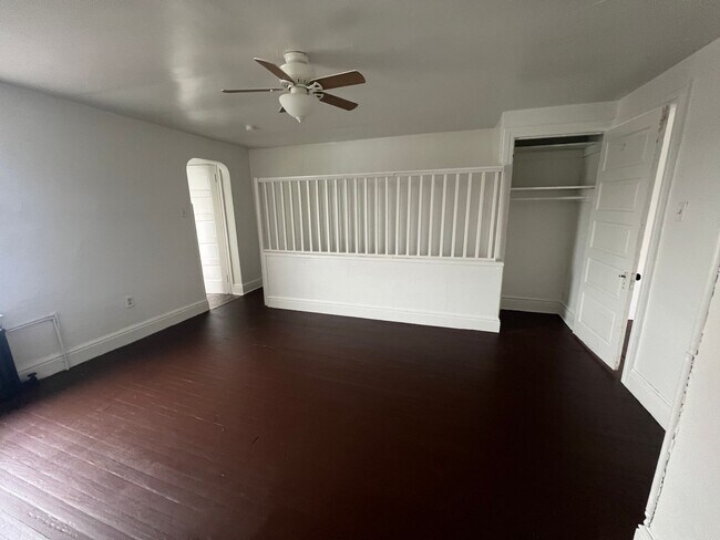 Building Photo - 156 S Richland Ave