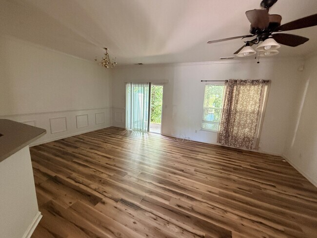 Building Photo - 8742 Appledale Dr