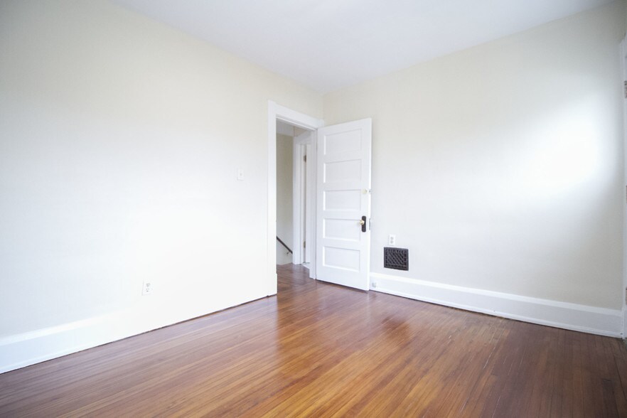 Building Photo - 2122 Airport Hwy