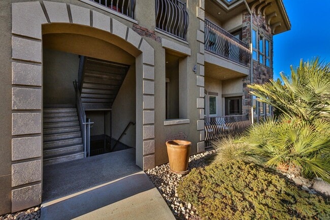 Building Photo - 280 S Luce Del Sol
