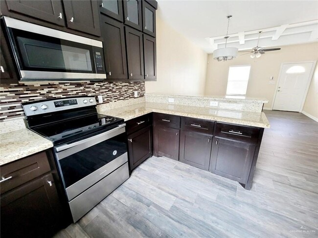 Building Photo - 17 Taft St