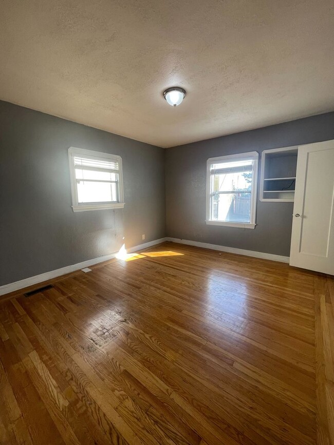 Building Photo - 2-Bedroom, 1-Bath with Converted Garage Sp...